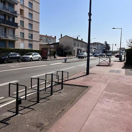 Apartamento Le Pressense Vénissieux Exterior foto