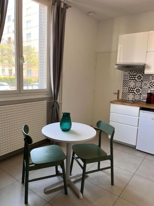 Apartamento Le Pressense Vénissieux Exterior foto