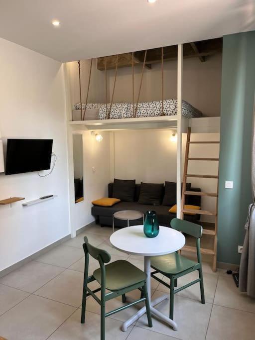 Apartamento Le Pressense Vénissieux Exterior foto